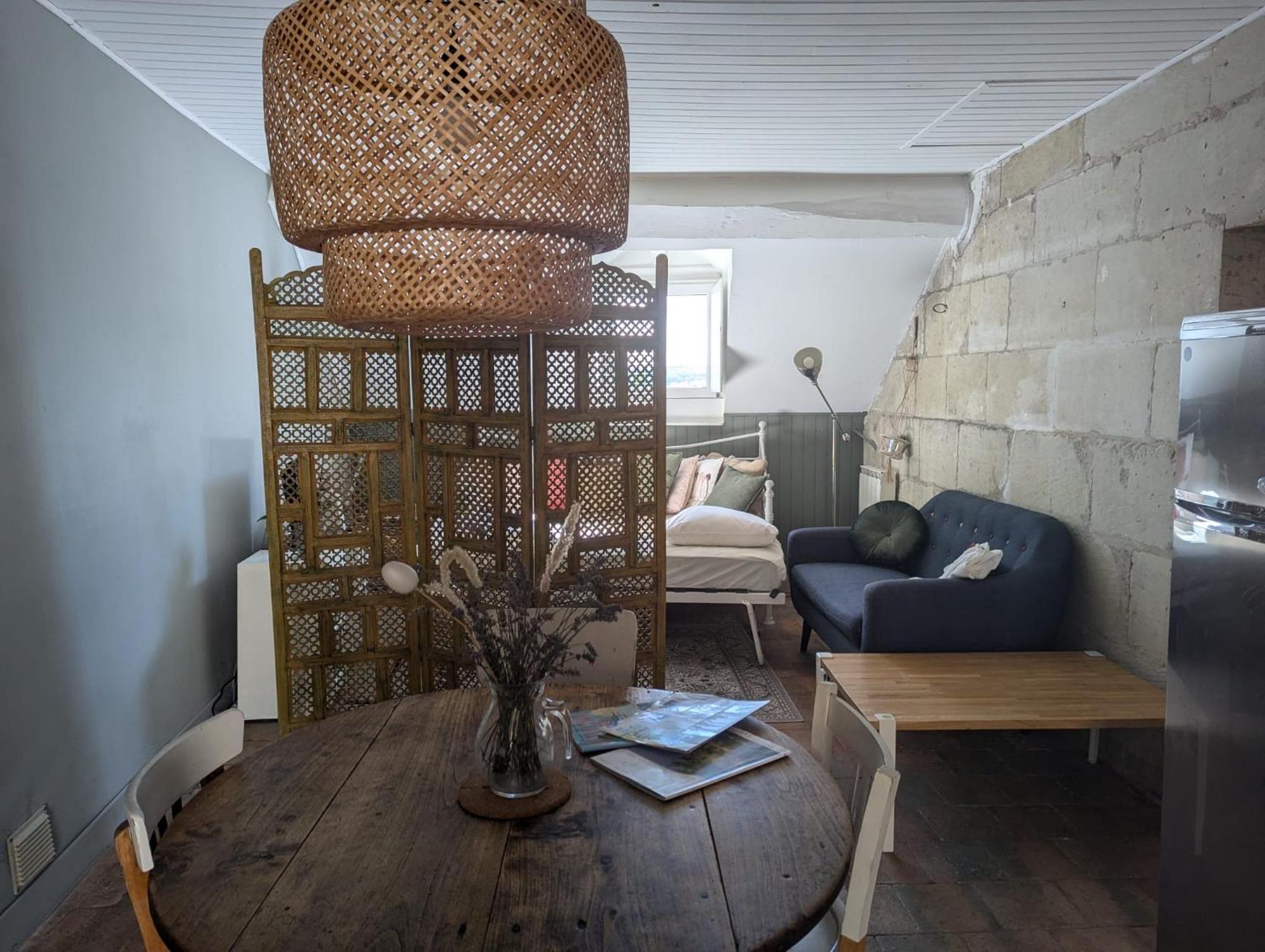 Appartement Des Hirondelles , Au Pied Du Chateau Chinon Eksteriør bilde